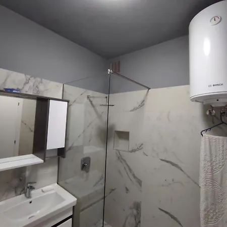 Joni's At Mali I Robit