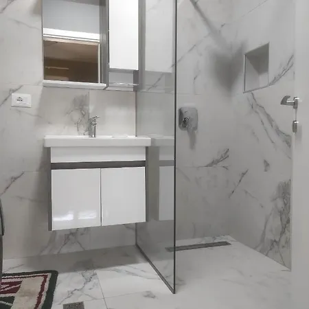 Διαμέρισμα Joni's At Mali I Robit