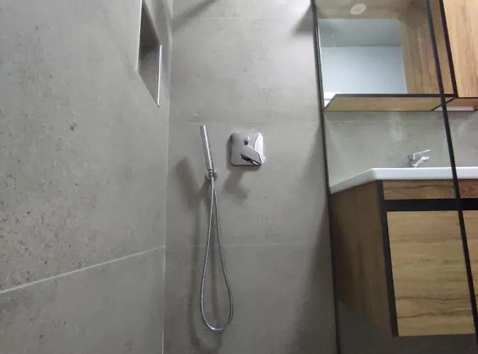 Joni's At Mali I Robit